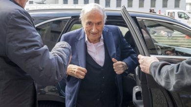 بلاتر يسخر من إنفانتينو بعد اعتذاره حول كأس العالم